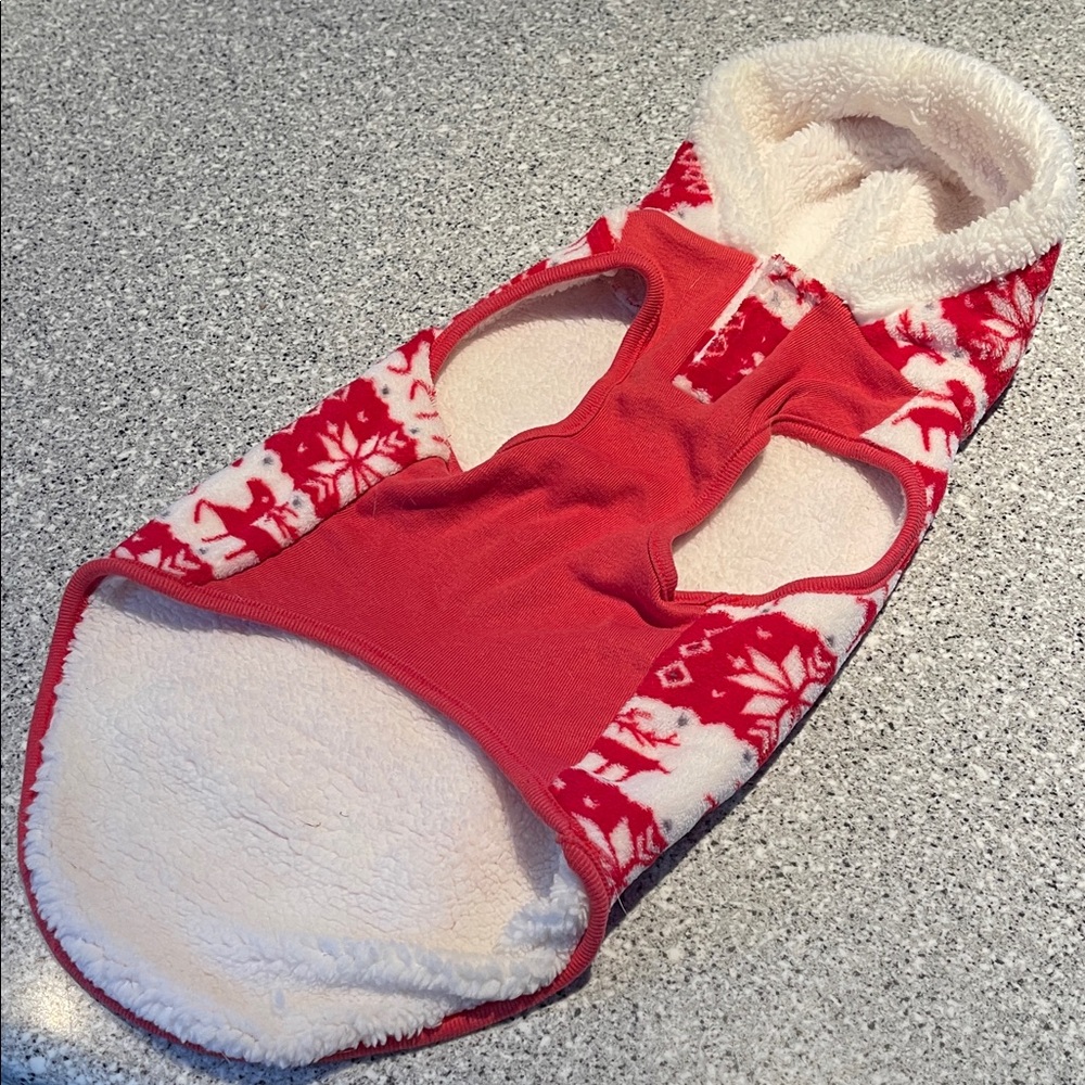 No brand tag, Red/White dog hoodie sweater, lined. Medium- would fit 20-25lbs